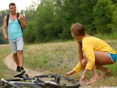 Sucer une bite, Brunette brune, Mignonne, Branlette thaïlandaise, Embrassement, Rasée, Adolescente, Nénés