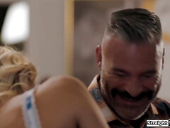 Grosser schwanz, Grosse titten, Blasen, Schwanz, Hardcore, Milf, Stiefmutter, Flotter dreier