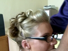 Incroyable, Gros seins, Queue, Mère que j'aimerais baiser, Bureau, Rugueux, Espionne