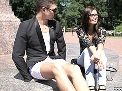 Brunette brune, Européenne, Lunettes, Chatte, Rasée, Tatouage, Adolescente, Nénés