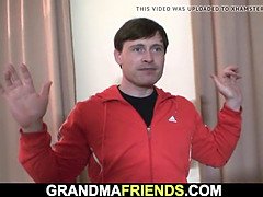 Sucer une bite, Mamie, Homme homme femme, Maman, Adolescente, Plan cul à trois