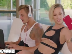 Arsch, Blondine, Schwanz, Aufs gesicht abspritzen, Pornostars, Realität, Reiten, Rasiert