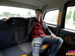 Arsch, Schwarz, Auto, Tschechisch, Aufs gesicht abspritzen, Lecken, Strümpfe, Titten