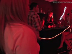 Tussi, Blondine, Titten