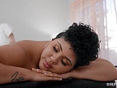 Mooie dikke vrouwen, Grote kont, Grote lul, Bruinharig, Hondjeshouding, Masseren, Moeder die ik wil neuken, Kort haar