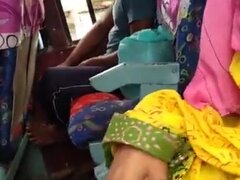 Amateur, Asiatique, Bus, Attrapée, Tir de sperme, Branlette thaïlandaise, Masturbation, Public