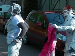 Pelea de gatas, Al aire libre, Público, Mojado